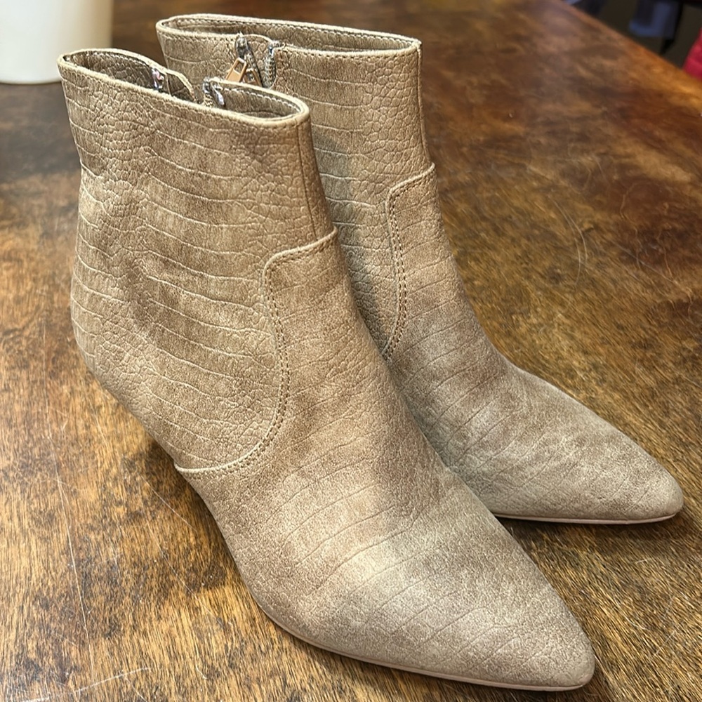 Express Boots‎ Sz.6
